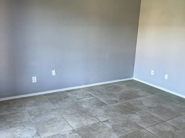 909 W Main St — Photo 11