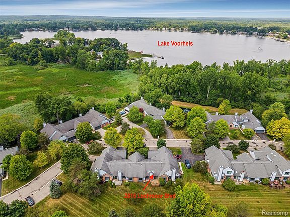 2nd image of 2815 Lochmoor Blvd