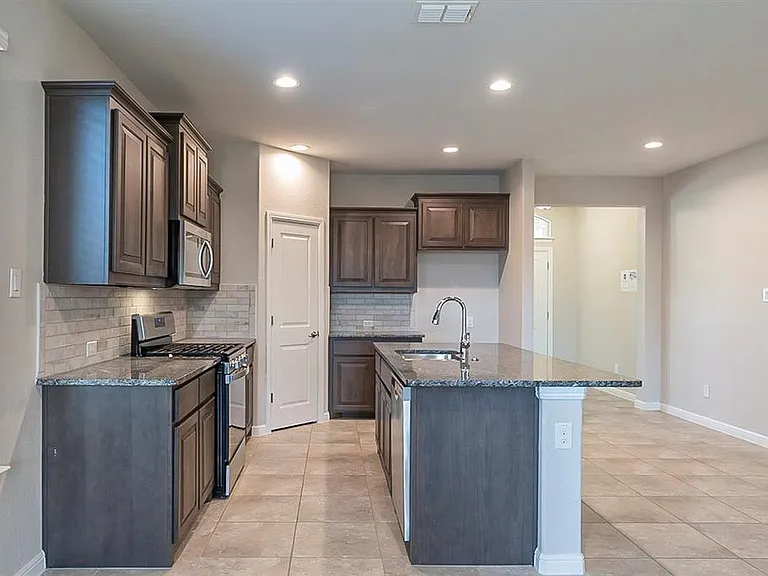 16141 Bronte Ln — Photo 3