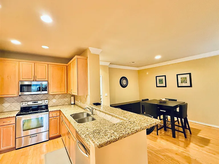 2400 McCue Rd #325 — Photo 8