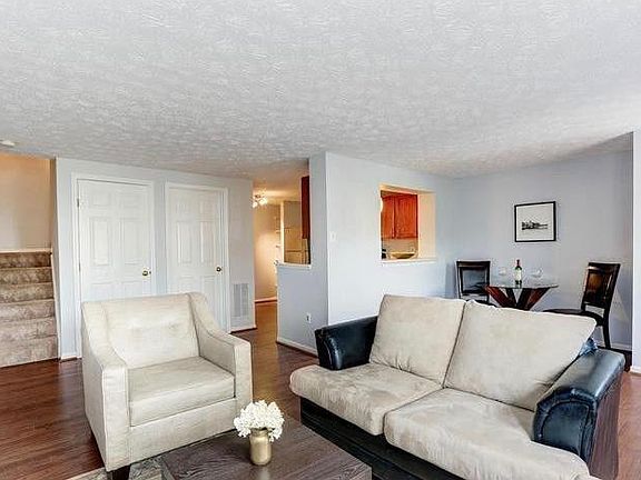 4th image of 427 Palmtree Dr