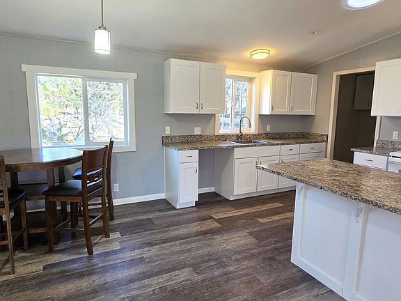 4th image of 2273 SW Butterfield Dr