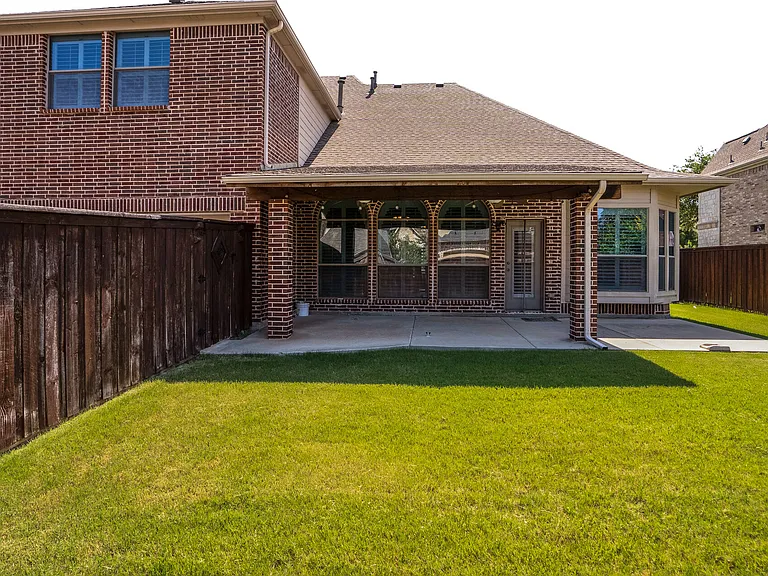 7747 Ivanhoe Dr — Photo 48