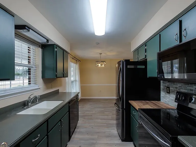 8 Cameron Ct W — Photo 23