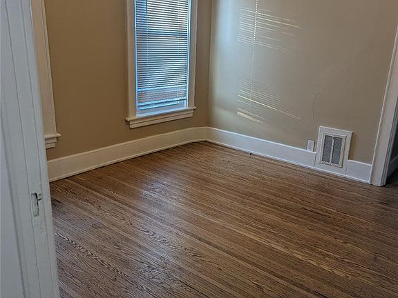 4th image of 7.5-8.5 Donlon St #5