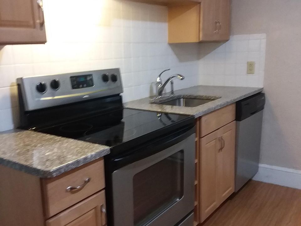 Clean, full size appliances.