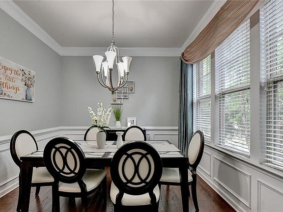 4th image of 2634 Portbury Pl NE
