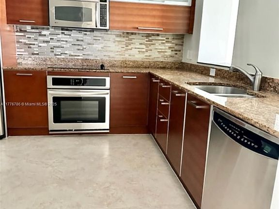 4th image of 3330 NE 190th St APT 2019