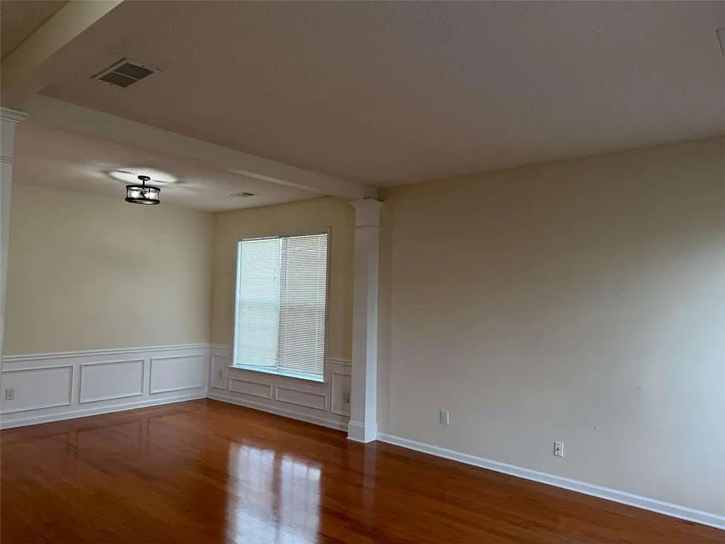 3 bed, 2.5 bath, 1952 sqft, $2,500 — Photo 4