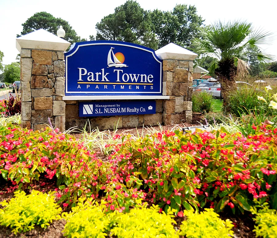 Park Towne Apartments — Photo 1