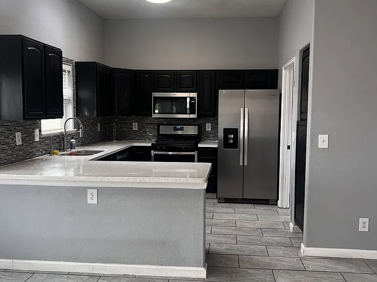 1860 Ash Dr SW — Photo 4