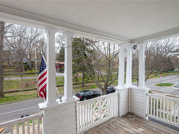 4th image of 454-456 Pleasant Valley Pkwy