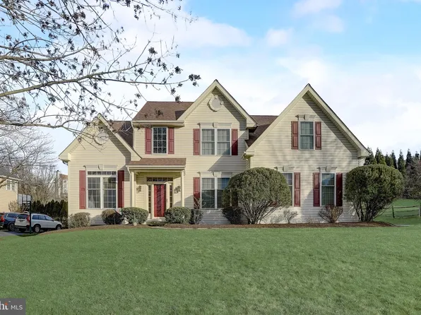 522 Red Coat Ln, Phoenixville, PA 19460