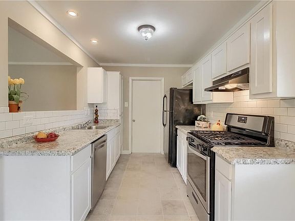 5th image of 806 E Logan St