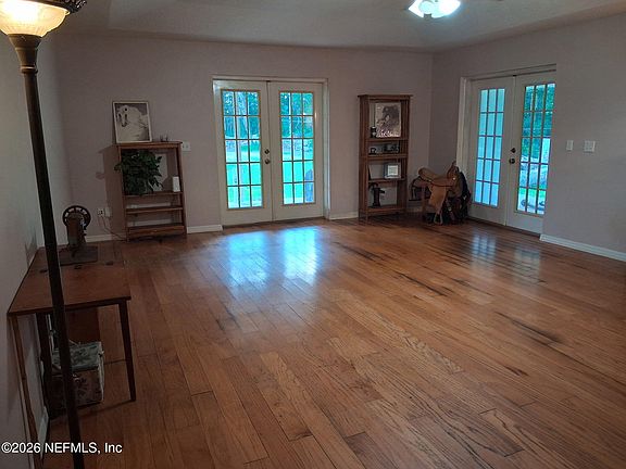 4th image of 25 CURRANT Avenue
