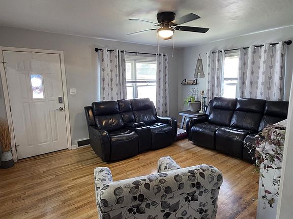 5th image of 210 Agate St