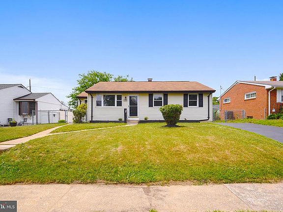 3rd image of 1414 Rowe Dr