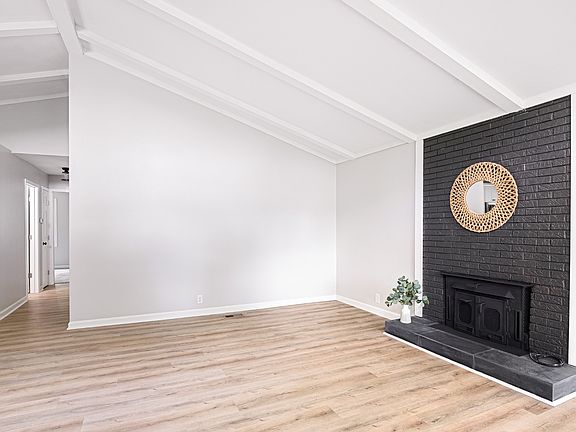 5th image of 8 Washer Ln