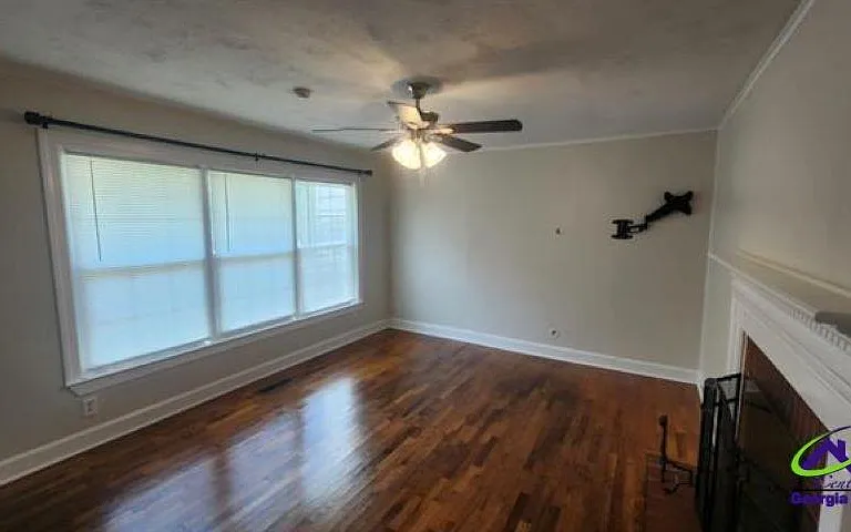 1211 Sunset Ave — Photo 2