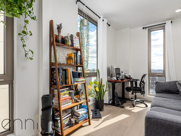 33 Little Nassau St #907 — Photo 1