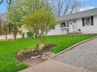 28 Iroquois Trl, Ridge, NY 11961