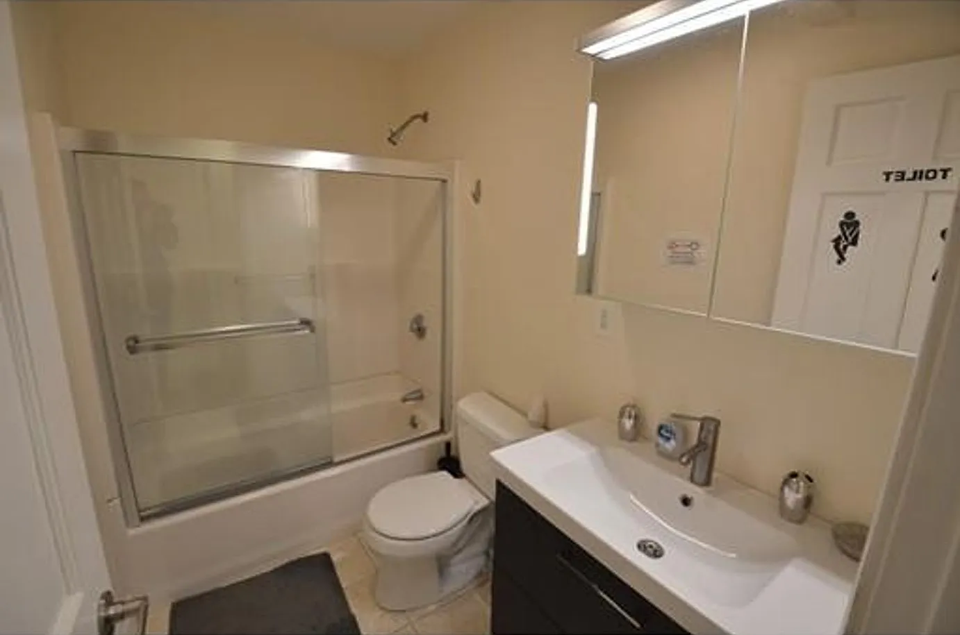 Renovated Apt great 4 Students & Working Pros! 2 Private Decks — Photo 2
