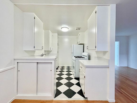 4th image of 1311 N Fairfax Ave APT 6
