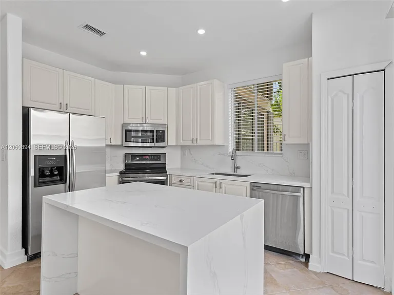 5502 NW 112th Ct #5502 — Photo 10