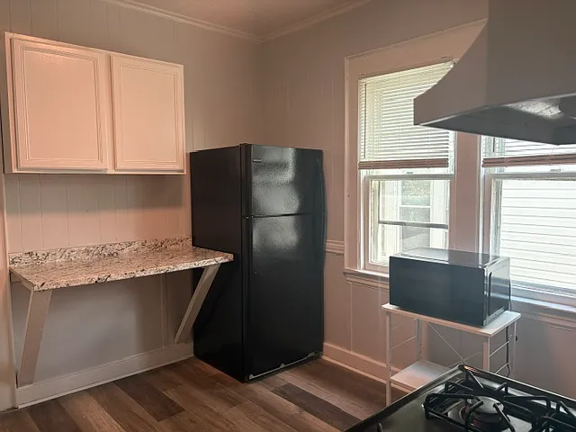 5 bed, 1967 sqft, $2,500 — Photo 3