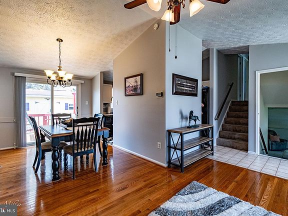 4th image of 8802 Goldentree Ln