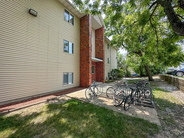 221 Sheldon Ave — Photo 23