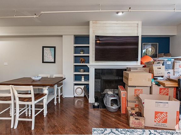 5th image of 2011 W Belmont Ave #203F