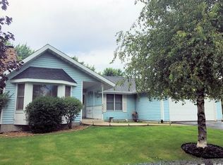 5324 S Brookstone Dr, Rochelle, IL 61068