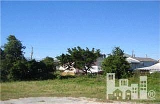 5th image of 613 Carolina Beach Ave N