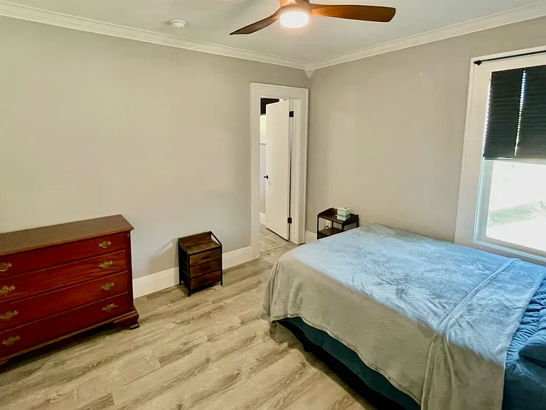 803 E James St — Photo 35