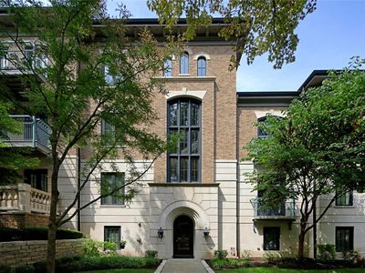 7707 Shirley Dr #302, Clayton, MO, 63105