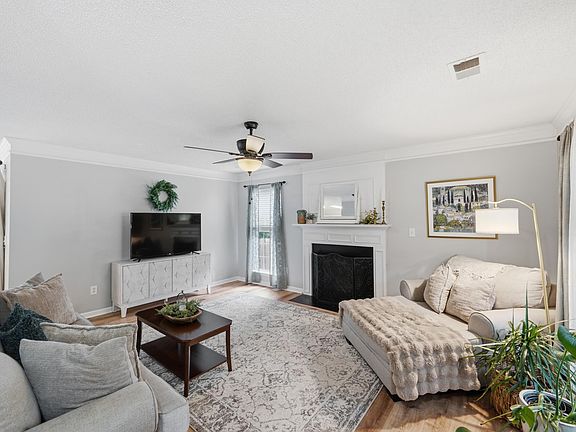 5th image of 179 Silverwood Trl