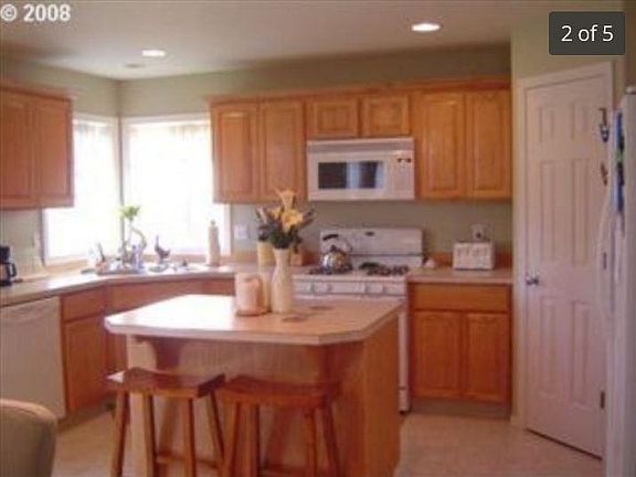 4th image of 16525 NE 40th St