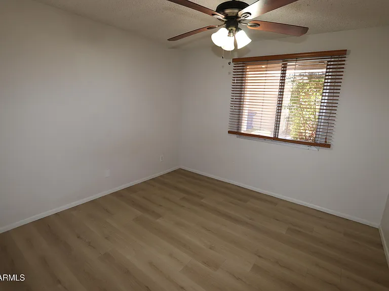 1910 E Manhatton Dr — Photo 18