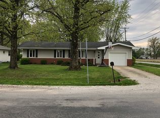 2 S Ewing St, Altamont, IL 62411