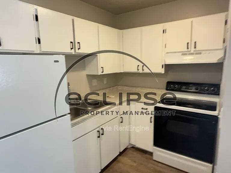 Summit View Apartments — Photo 107