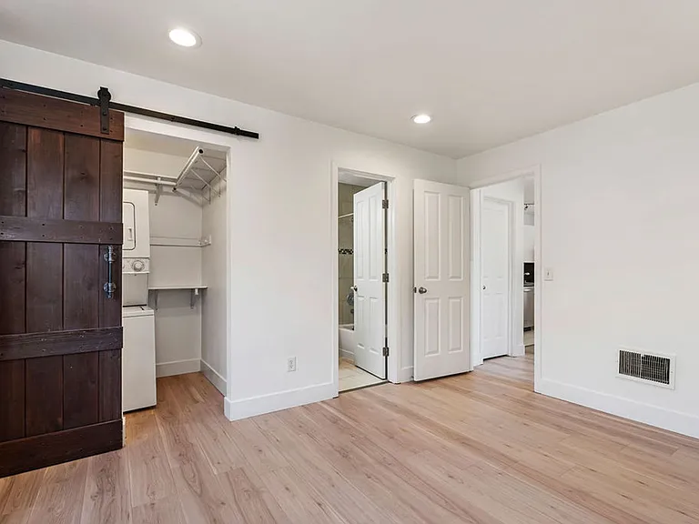 521 Sinclair St — Photo 7