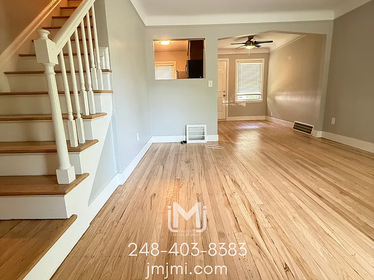 1505 E 4th St — Photo 2