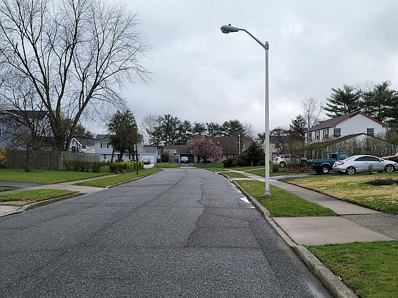 5th image of 71 Boxwood Ln