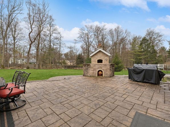 324 Lake St, Upper Saddle River, NJ 07458
