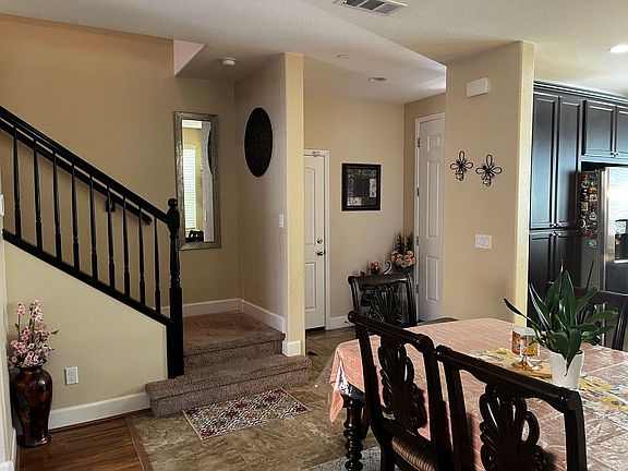 4th image of 913 Blossom Rock Ln
