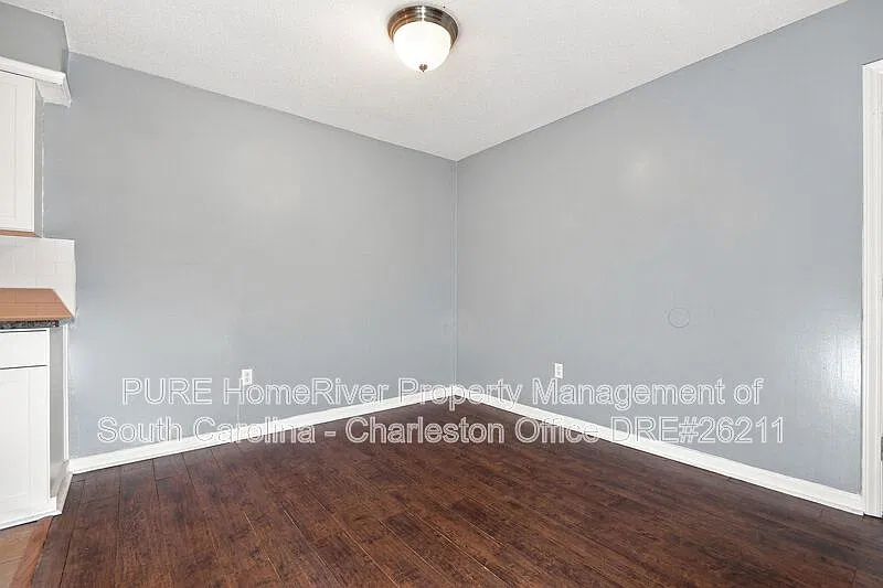 1402 Camp Rd — Photo 3