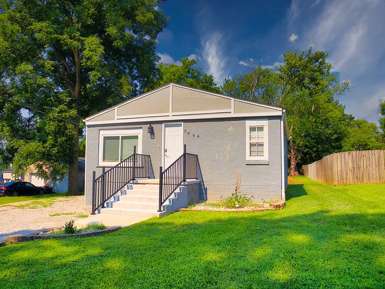 3494 Ludlow Ave — Photo 3
