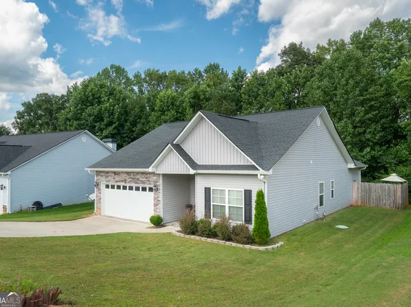 318 Highland Pointe Dr, Alto, GA 30510