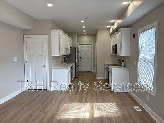 5th image of 3903 Winthrop Ave #B